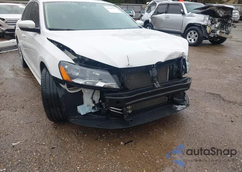 2015 Volkswagen Passat 2.0L Tdi Se z USA, uszkodzony, nr VIN 1VWBV7A37FC093146